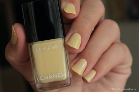 chanel 915 riviera nail polish|Chanel le vernis nails.